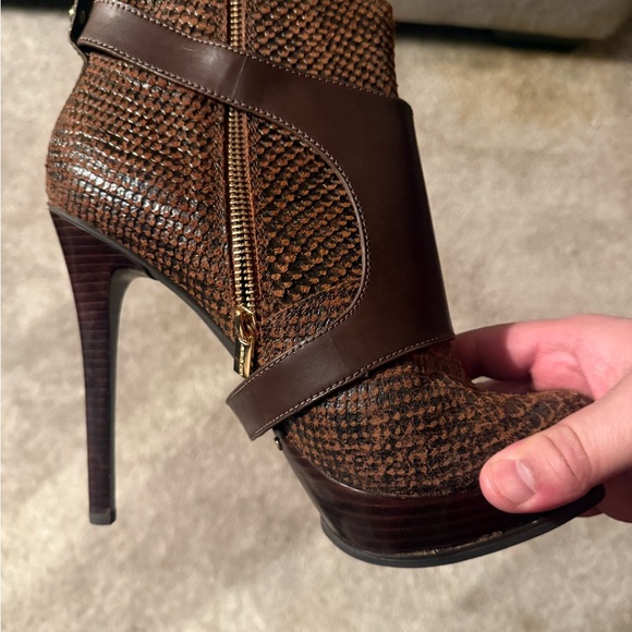 Michael Kors booties Mocha distressed leather size 10
5” stiletto heels - Picture 3 of 5